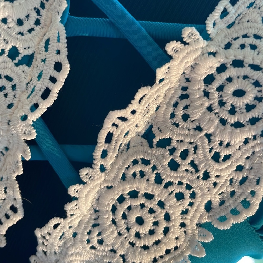 Teal color & lace - Picture 3 of 9